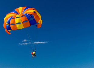 Aufregende Parasailing Erlebnis